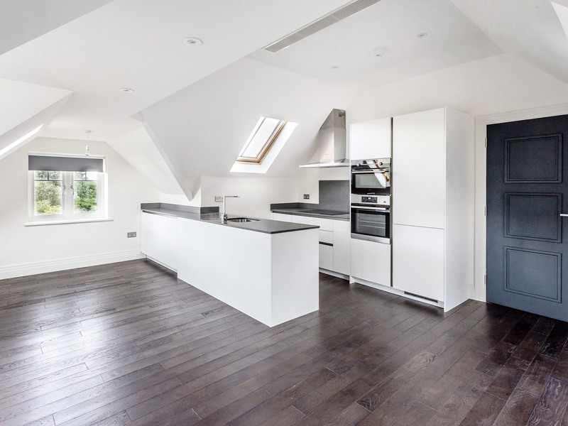 2 Bed Apartment To Rent in Horley